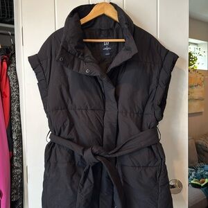 Gap women’s puffer vest